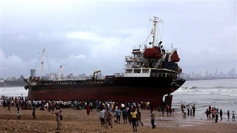  ¿El Barco Fantasma de la Bahía: ¿Una Historia de Advertencia o un Sueño Despertado?